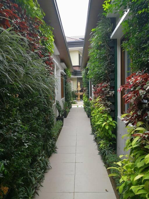 Adria Residences - Emerald Garden - 2 Bedroom Unit For 4 Person 马尼拉 外观 照片
